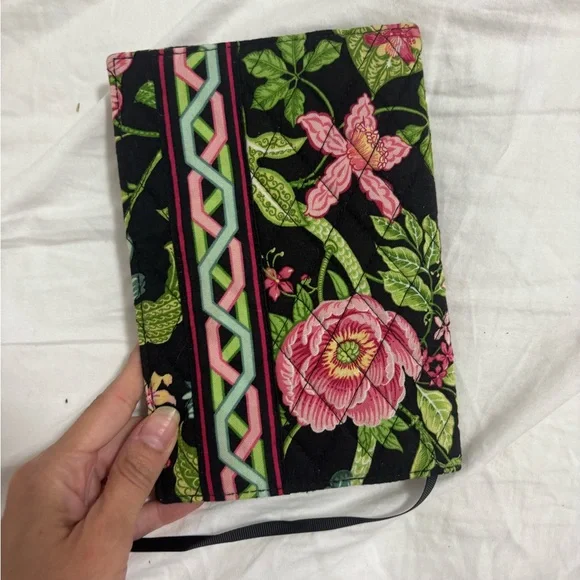Floral Quilted Black Wallet - Picture 5 of 5